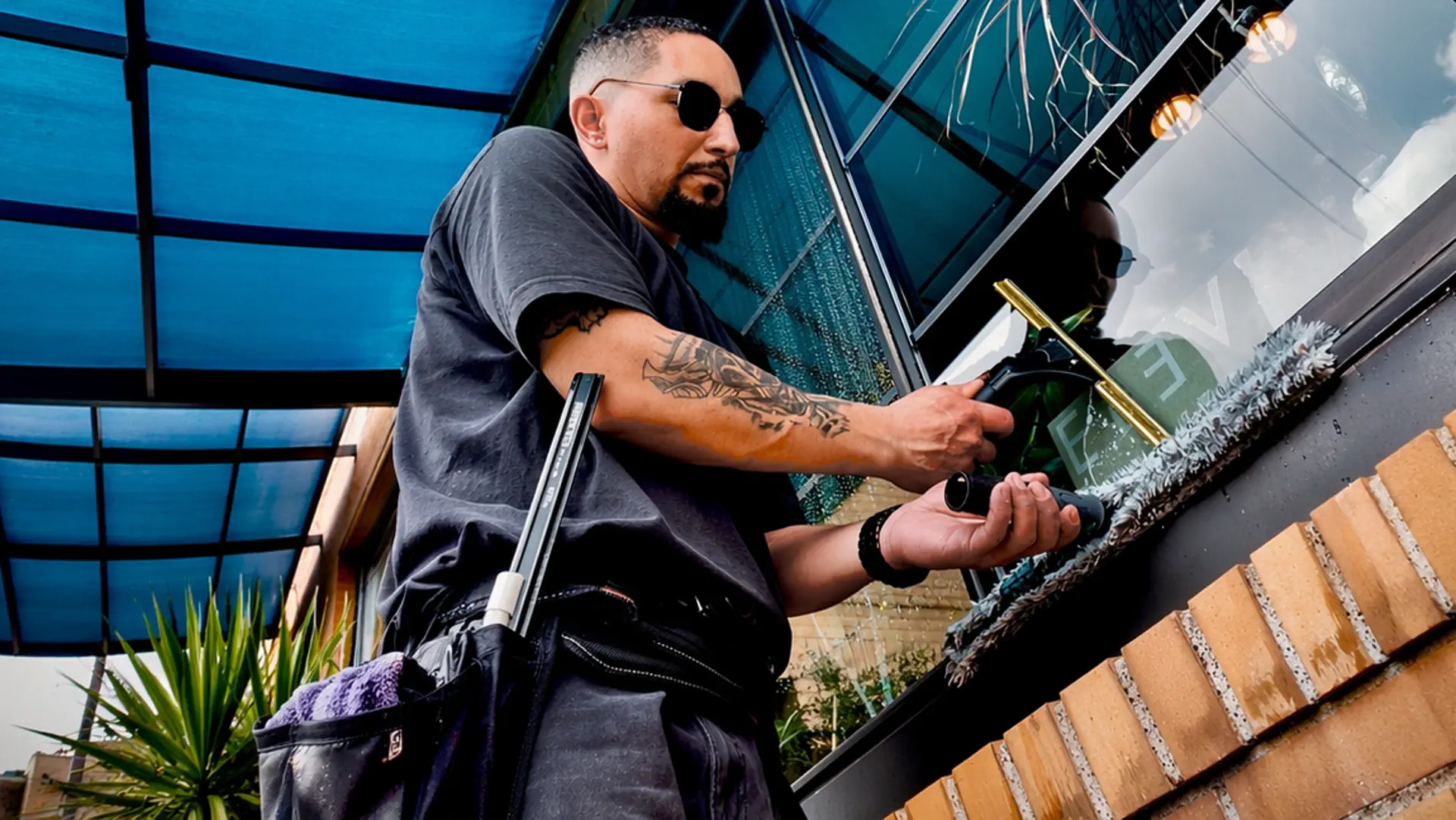 Leonardo's Window Cleaning — professional window cleaner North Olmsted Ohio